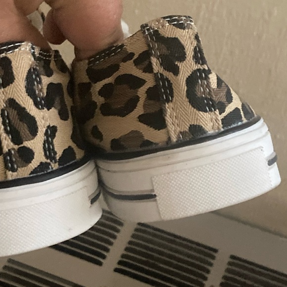 Canvas leopard print sneakers - Picture 2 of 5